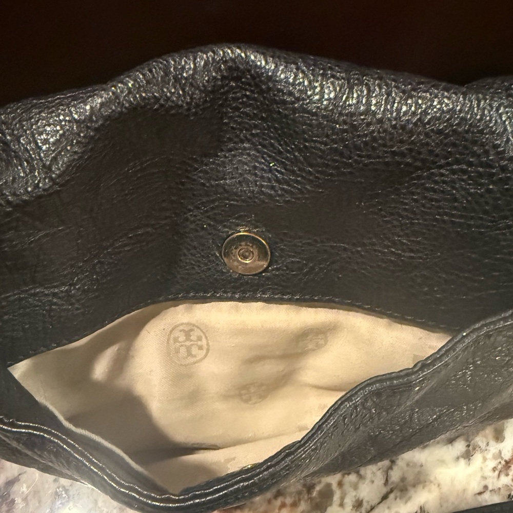 *PRE-OWNED* Tory Burch Amanda Foldover Crossbody Bag - Picture 4 of 11